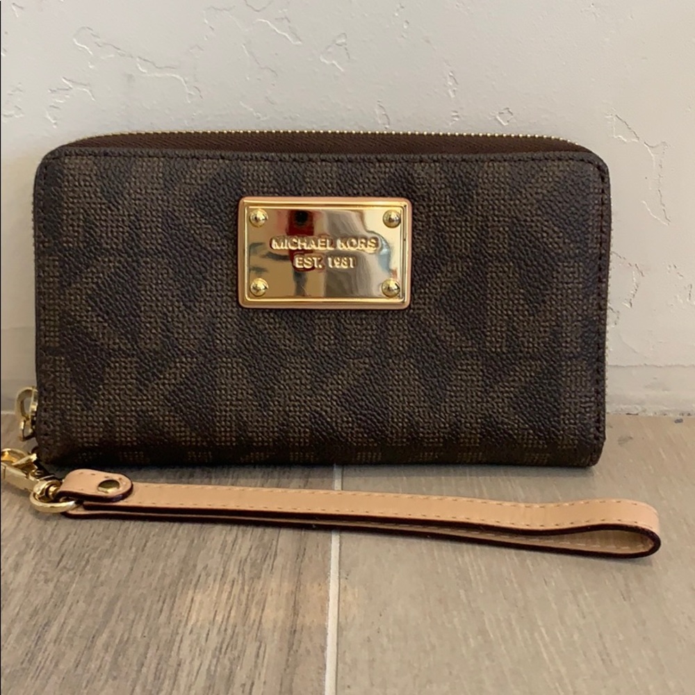 Michael Kors wristlet